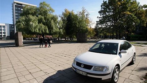 Siūlymą miesto vadovams pateikę verslininkai tvirtino, jog automobiliams būtų atiduota tik prie „Pramprojekto“ pastato esanti Vienybės aikštės dalis.