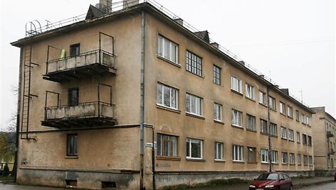 &Scaron;iame Sąjungos aik&scaron;tėje stovinčiame name gyvenantiems kauniečiams už &scaron;ildymą tenka mokėti įspūdingas sumas. Pasak &bdquo;Kauno energija&ldquo; atstovų, vienintelė i&scaron;eitis &ndash; daugiabučio renovacija.