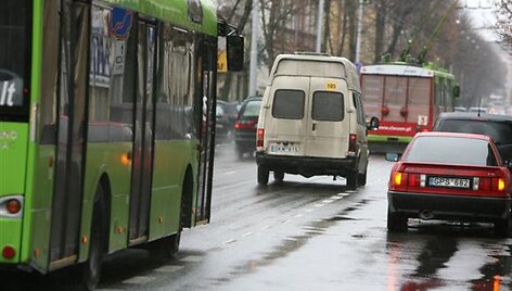 Vie&scaron;ojo transporto juosta Kaune, Kęstučio gatvėje.