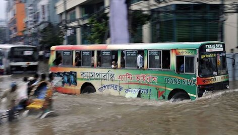 Banglade&scaron;ą tvindo liūtys