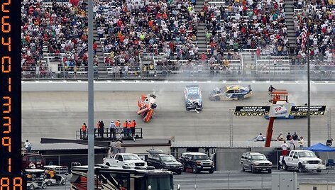 Lenktynininkas Joey Logano per stebuklą liko gyvas