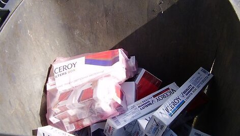 Patikrinimo pabūgęs lenkas cigaretes i&scaron;metė į &scaron;iuk&scaron;lių konteinerį 