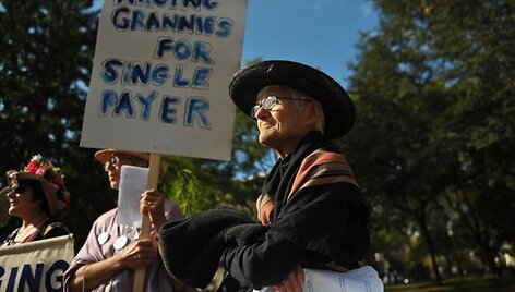 Va&scaron;ingtone Lafayette parke susirinko protestuotojai, nepatenkinti sveikatos apsaugos sistema