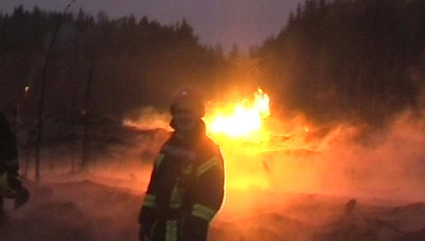 Milžiniškas gaisras: Širvintų rajone sprogo dujotiekis