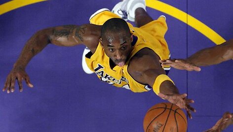 Kobe Bryantas dominavo aik&scaron;telėje
