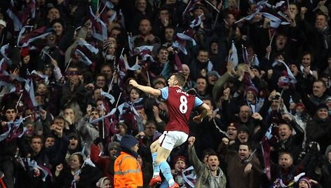 &bdquo;Aston Villa&ldquo; futbolininkų triumfas