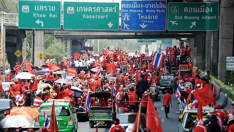 Protestuoja tūkstančiai tailandiečių