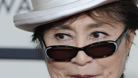 Foto naujienai: Yoko Ono į teismą padavė Lennon Murphy