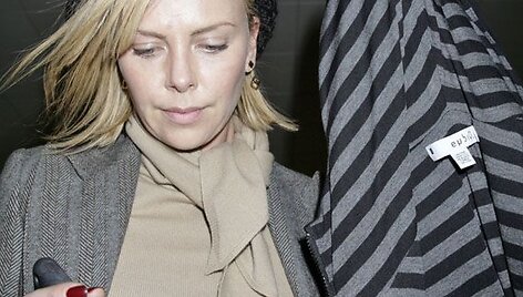 Foto naujienai: Charlize Theron užsipuolė bulvarinę spaudą