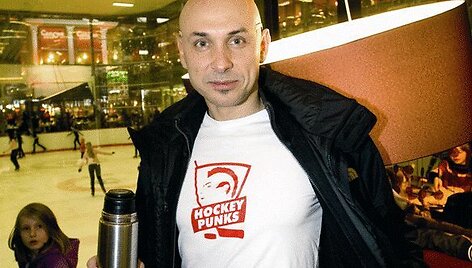 Foto naujienai: Marius &Scaron;mitas vis dar su arbatos termosu