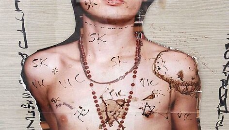 Foto naujienai: Pete&lsquo;o Doherty neįprasta paroda &ndash; krauju pie&scaron;ti paveikslai