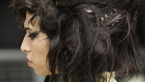 Foto naujienai: Amy Winehouse įra&scaron;inėja muziką Bondo tema