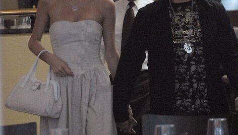 Foto naujienai: Benji Maddenas para&scaron;ė meilės dainą Paris Hilton