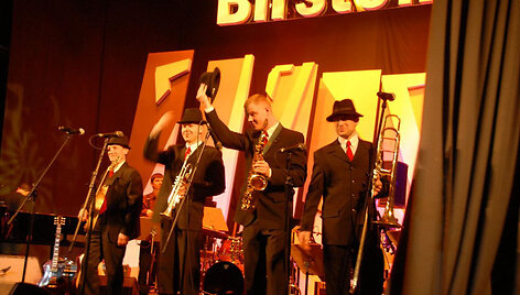 Foto naujienai: Diksilendas &bdquo;DixXband&ldquo; muzikinį sezoną užbaigs nauju projektu &ndash; &bdquo;SingSwing&ldquo;