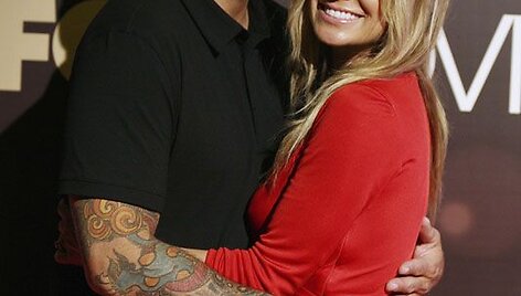 Foto naujienai: Carmen Electra: motinystė ar striptizas? 