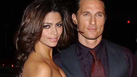 Foto naujienai: Matthew McConaughey ir Camila Alves turi berniuką