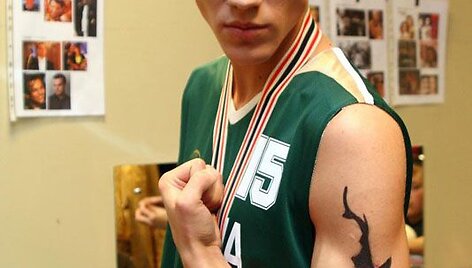Foto naujienai: Būsimoji operos žvaigždė Paulius &bdquo;pasipuo&scaron;ė&ldquo; tatuiruote