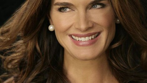 Foto naujienai: &bdquo;Lūpdažių džiunglių&ldquo; žvaigždė Brooke Shields pamir&scaron;o nuoskaudas 