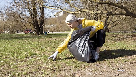 Akcija „Darom ’09“. Daug rankų didžią naštą pakelia