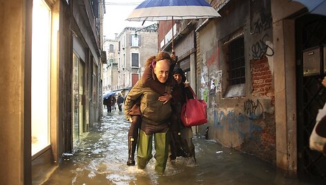 Kasmetinis potvynis užliejo Venecijos gatves