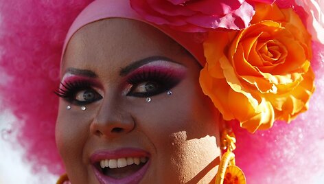 Spalvingo homoseksualų parado akimirkos