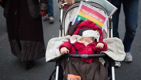 Homoseksualų santuokų rėmėjai i&scaron;ėjo į Paryžiaus gatves