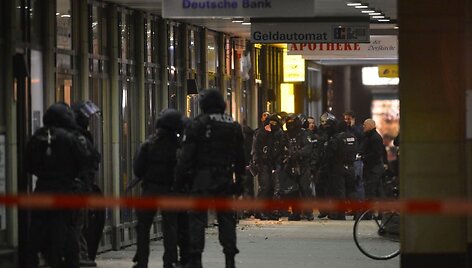 Drama ties banko filialu tęsėsi de&scaron;imt valandų. 