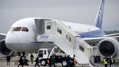 Japonijoje trečiadienį lėktuvas leidosi avariniu būdu. 