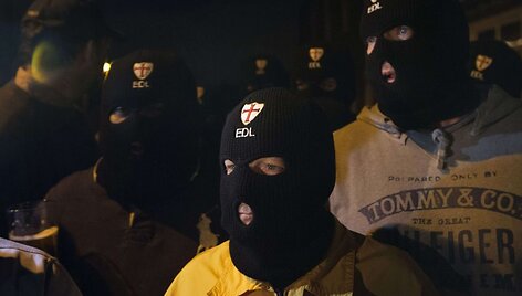 Anglijos gynybos lygos nariai susirėmė su policija