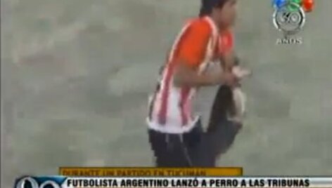 Futbolininko poelgis supykdė gyvūnų mylėtojus.