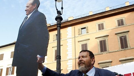 Mitingą Romoje surengė S.Berlusconi bičiulis, žurnalistas Giuliano Ferrara 