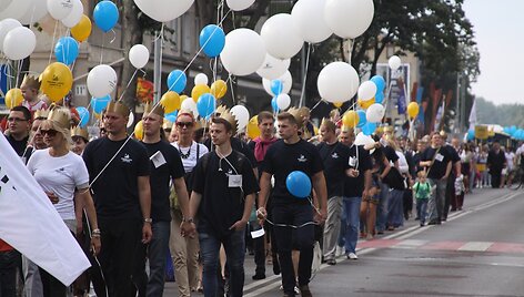 &Scaron;urmulingi ir spalvingi jūros &scaron;ventės eisenos dalyviai