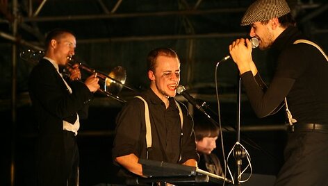 &bdquo;Suicide Djs&ldquo; Vilniuje &scaron;ventė keturiasde&scaron;imt vienerių metų iki karjeros pabaigos gimtadienį ir koncerte pristatė 12 naujų kūrinių.