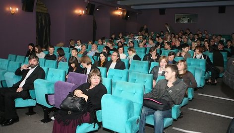 Režisierės Janinos Lapinskaitės filmo "Traukinys stovi penkias minutes" pristatymas.