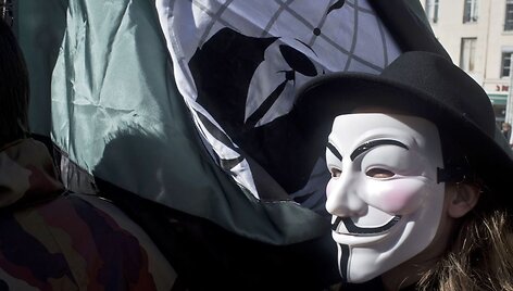&bdquo;Anonymous&ldquo; grupuotės simbolis &ndash; vadinamoji Vendeta kaukė.