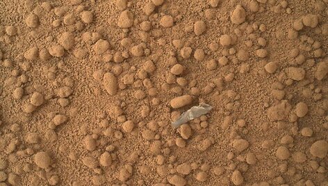 &bdquo;Curiosity&ldquo; Marse rado leidimosi metu nuo jo atitrūkusį polietileno gabalėlį.