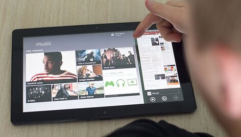 Muzikos ir interneto nar&scaron;yklės aplikacijos viename ekrane