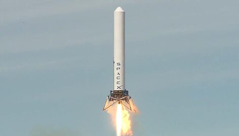 &bdquo;SpaceX&ldquo; atliko pirmuosius sėkmingus daugkartinės raketos &bdquo;Grasshopper&ldquo; bandymus