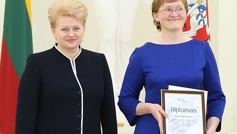 Prezidentė Dalia Grybauskaitė apdovanojo geriausių 2012 metų mokslinių disertacijų laureatus. Zitai Liutkevičiūtei įteiktas diplomas už darbą „DNR citozino metiltransferazių reakcijos, nedalyvaujant kofaktoriui“.