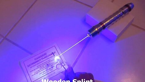 Savadarbiu lazeriniu kardu uždegama medžio atplai&scaron;a