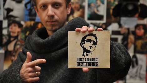 Linas Adomaitis ir jo trečiojo solinio albumo &bdquo;Floating to you&ldquo; vir&scaron;elis