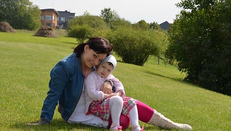 Rūta Luko&scaron;evičiūtė su dukrele Lėja Kornelija