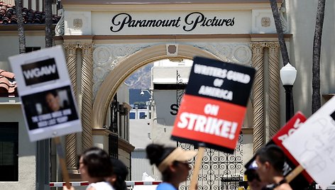 Aktorių ir scenaristų streikas, kokio Holivude nebuvo nuo 1960 metų, sustabdytų beveik visą JAV kino ir televizijos produkciją