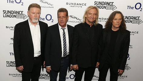 Glennas Frey (antras iš kairės) su grupe „The Eagles“