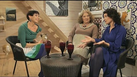 Nomeda Marčėnaitė, Larisa Kalpokaitė ir Monika Bičiūnaitė (de&scaron;inėje)