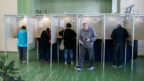 Vilniečiai balsuoja antrajame Lietuvos prezidento rinkimų ture