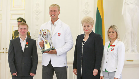 Prezidentė apdovanojo olimpiečius ir jų trenerius