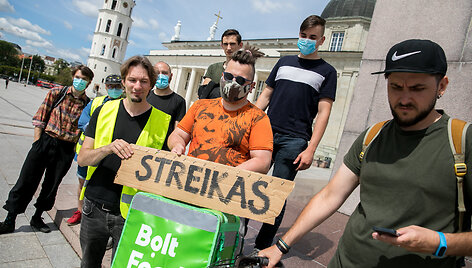 &bdquo;Bolt Food&ldquo; kurjerių piketas dėl viena&scaron;ali&scaron;kai sumažintų tarifų