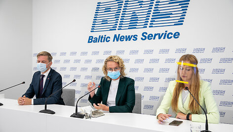 Remigijus &Scaron;ima&scaron;ius, Au&scaron;rinė Armonaitė, Ieva Pakarklytė