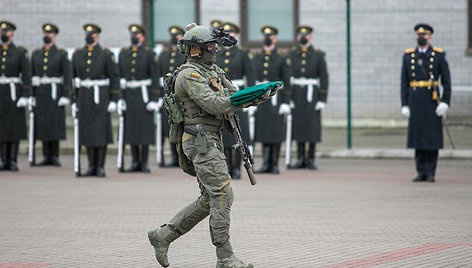 Lietuvos kariuomenės pajėgų vėliavų pakėlimo ceremonija Lietuvos didžiojo kunigaikščio Gedimino štabo batalione